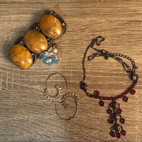 🌈 $8 Jewelry Bundle - Picture 1 of 5